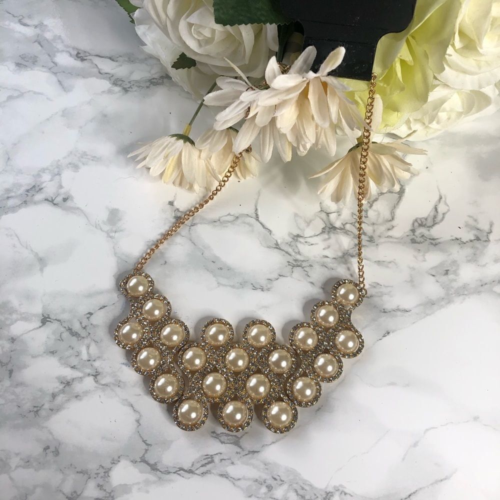 $2/20 Pearl Rhinestone Gold Statement Necklace